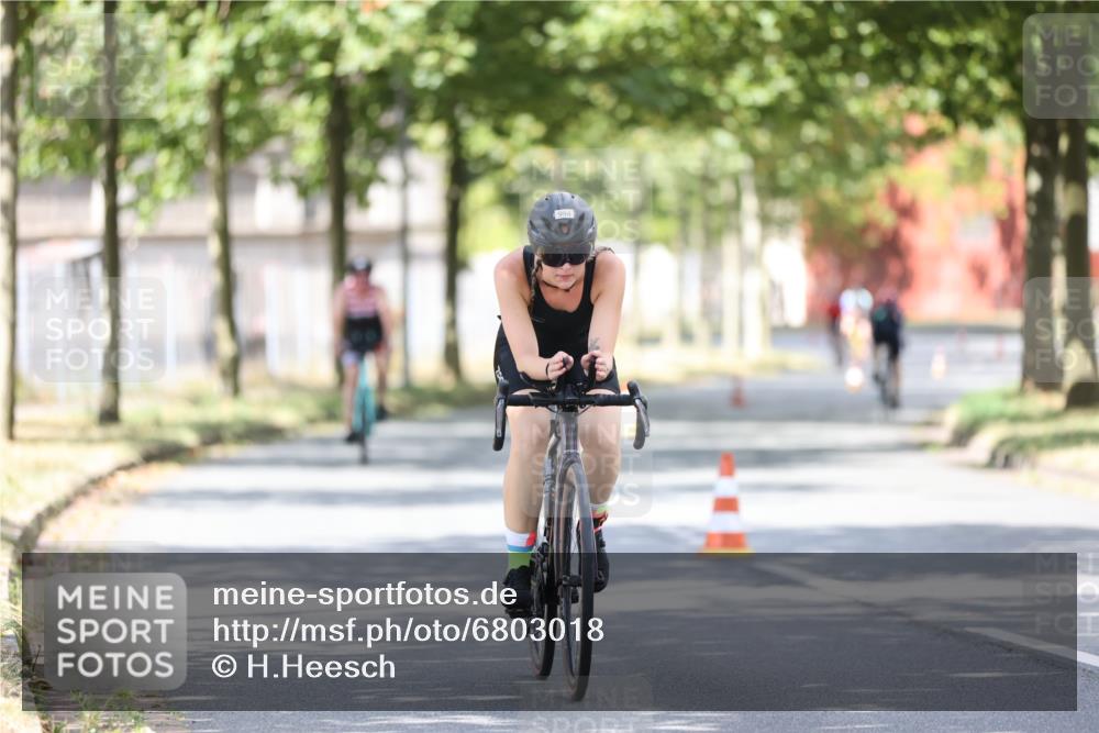 11.08.2024 - GEWOBA Citytriathlon Bremen H.Heesch http://msf.ph/oto/6803018 11.08.2024 12:04:46 Laufen  meine-sportfotos.de