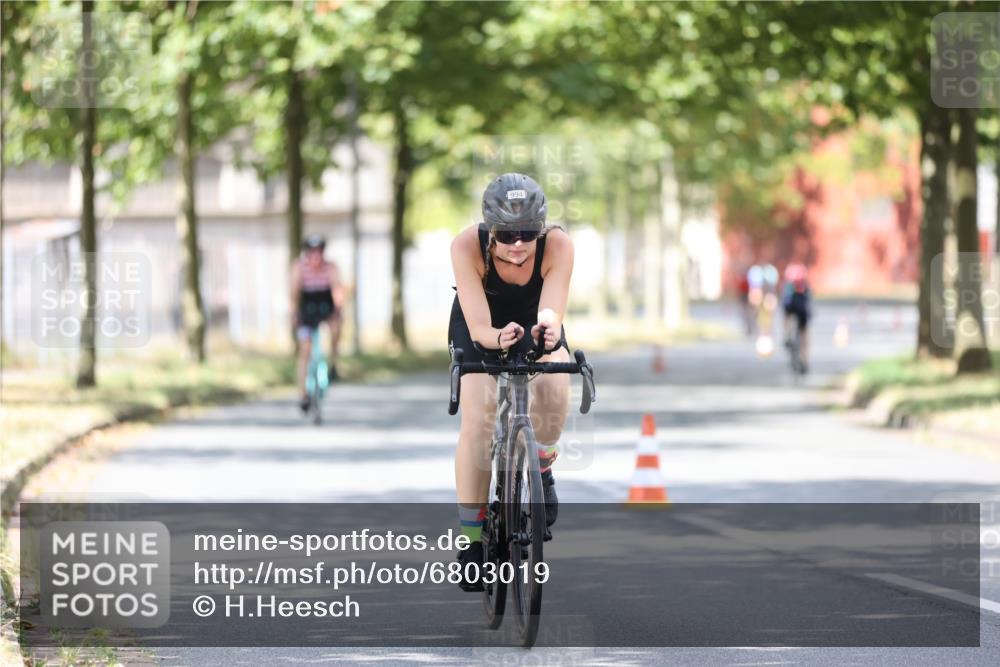 11.08.2024 - GEWOBA Citytriathlon Bremen H.Heesch http://msf.ph/oto/6803019 11.08.2024 12:04:46 Laufen  meine-sportfotos.de