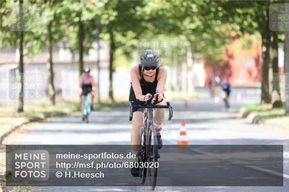 11.08.2024 - GEWOBA Citytriathlon Bremen H.Heesch http://msf.ph/oto/6803020 11.08.2024 12:04:46 Laufen  meine-sportfotos.de
