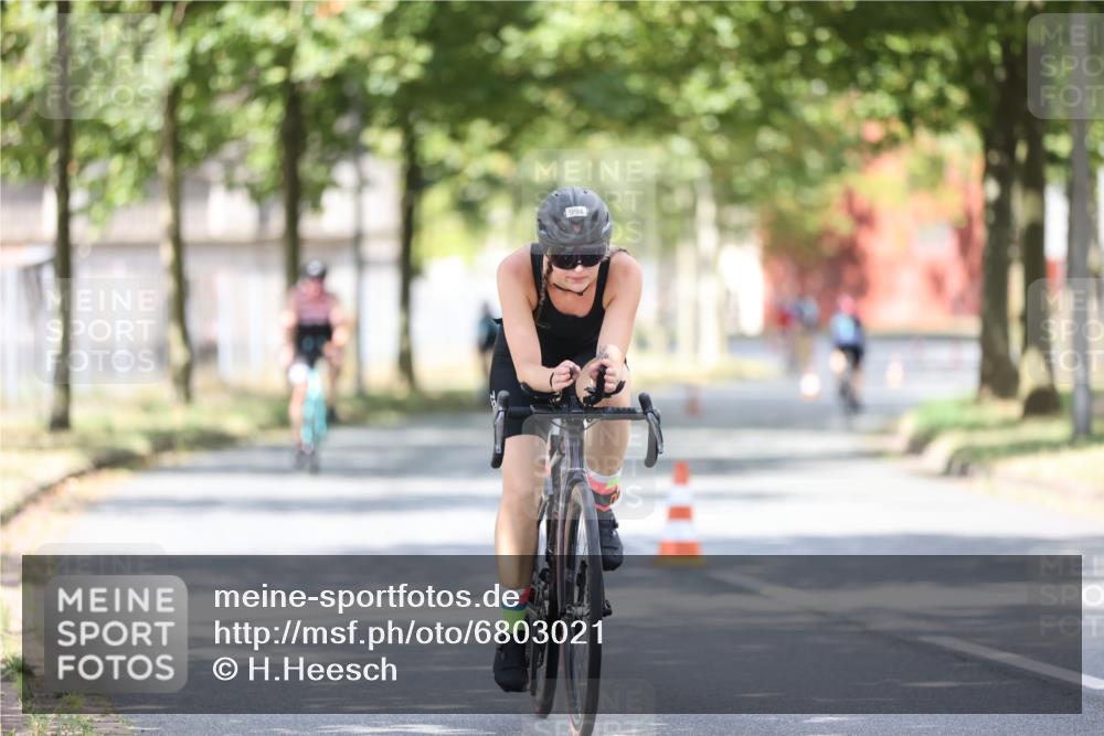 11.08.2024 - GEWOBA Citytriathlon Bremen H.Heesch http://msf.ph/oto/6803021 11.08.2024 12:04:46 Laufen  meine-sportfotos.de
