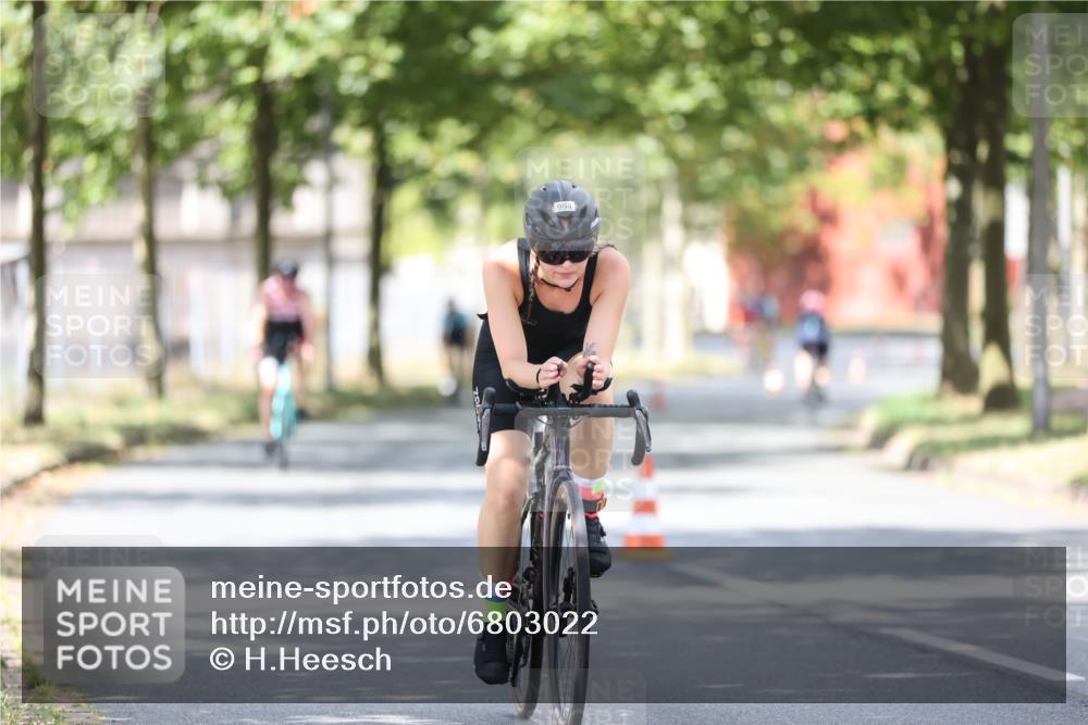 11.08.2024 - GEWOBA Citytriathlon Bremen H.Heesch http://msf.ph/oto/6803022 11.08.2024 12:04:47 Laufen  meine-sportfotos.de
