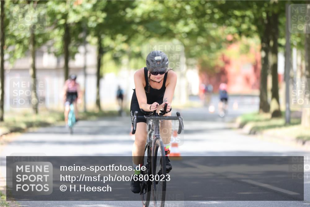 11.08.2024 - GEWOBA Citytriathlon Bremen H.Heesch http://msf.ph/oto/6803023 11.08.2024 12:04:47 Laufen  meine-sportfotos.de