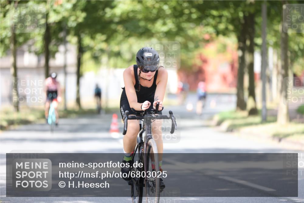 11.08.2024 - GEWOBA Citytriathlon Bremen H.Heesch http://msf.ph/oto/6803025 11.08.2024 12:04:47 Laufen  meine-sportfotos.de