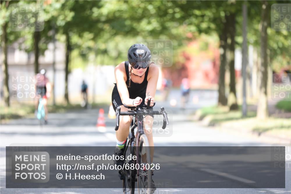 11.08.2024 - GEWOBA Citytriathlon Bremen H.Heesch http://msf.ph/oto/6803026 11.08.2024 12:04:47 Laufen  meine-sportfotos.de