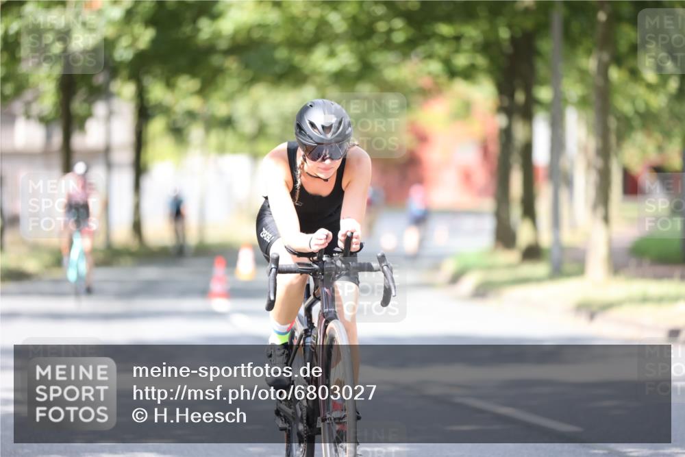 11.08.2024 - GEWOBA Citytriathlon Bremen H.Heesch http://msf.ph/oto/6803027 11.08.2024 12:04:47 Laufen  meine-sportfotos.de
