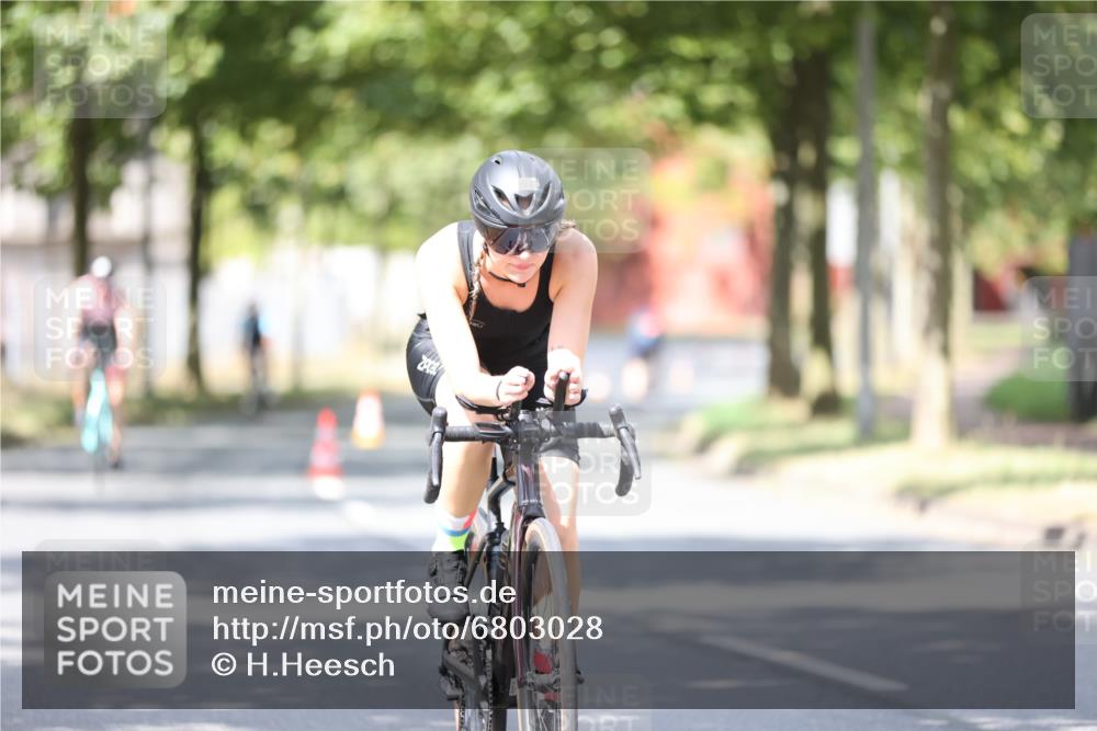 11.08.2024 - GEWOBA Citytriathlon Bremen H.Heesch http://msf.ph/oto/6803028 11.08.2024 12:04:47 Laufen  meine-sportfotos.de