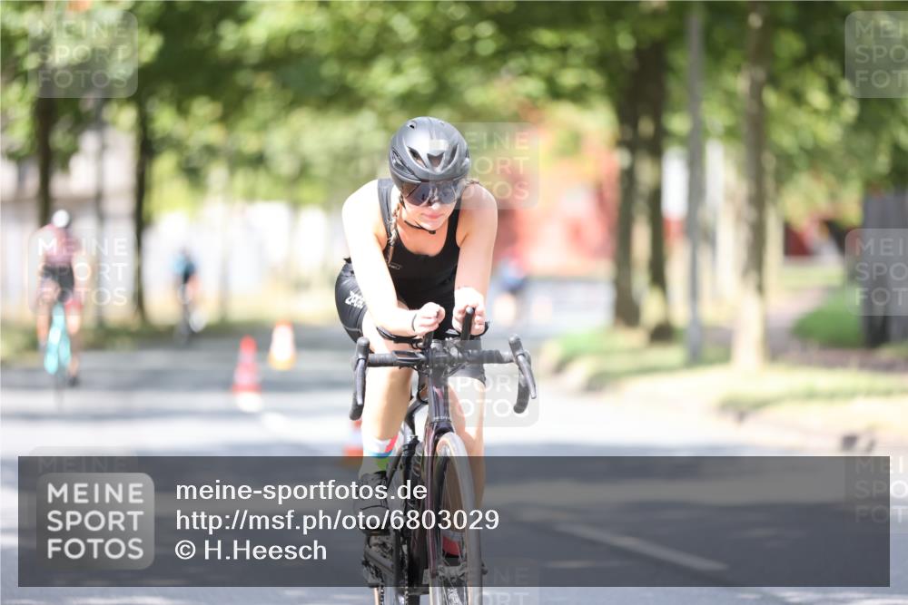 11.08.2024 - GEWOBA Citytriathlon Bremen H.Heesch http://msf.ph/oto/6803029 11.08.2024 12:04:47 Laufen  meine-sportfotos.de