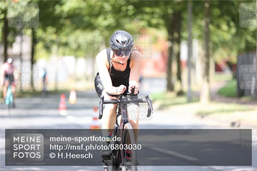 11.08.2024 - GEWOBA Citytriathlon Bremen H.Heesch http://msf.ph/oto/6803030 11.08.2024 12:04:47 Laufen  meine-sportfotos.de