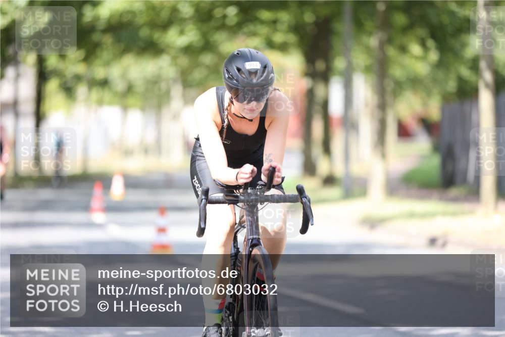 11.08.2024 - GEWOBA Citytriathlon Bremen H.Heesch http://msf.ph/oto/6803032 11.08.2024 12:04:47 Laufen  meine-sportfotos.de
