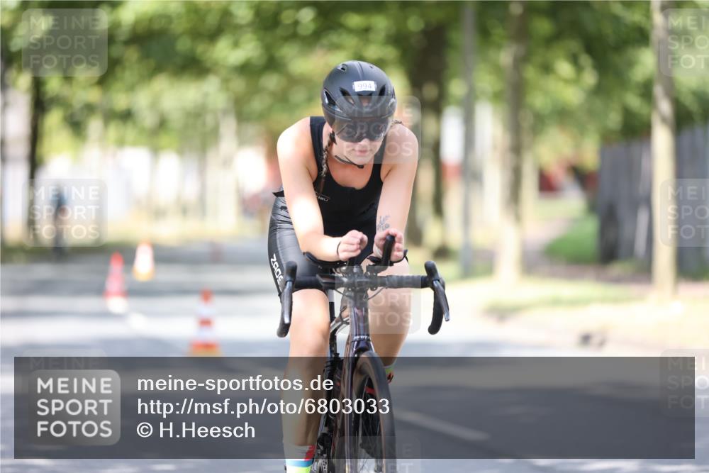 11.08.2024 - GEWOBA Citytriathlon Bremen H.Heesch http://msf.ph/oto/6803033 11.08.2024 12:04:47 Laufen  meine-sportfotos.de