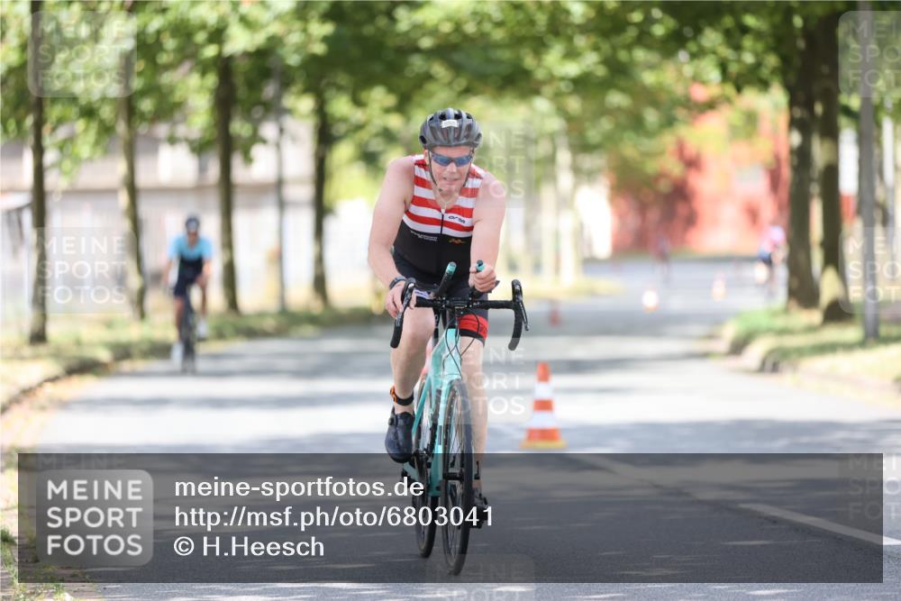 11.08.2024 - GEWOBA Citytriathlon Bremen H.Heesch http://msf.ph/oto/6803041 11.08.2024 12:04:50 Laufen  meine-sportfotos.de