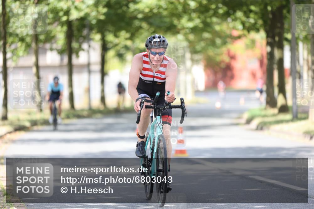 11.08.2024 - GEWOBA Citytriathlon Bremen H.Heesch http://msf.ph/oto/6803043 11.08.2024 12:04:50 Laufen  meine-sportfotos.de