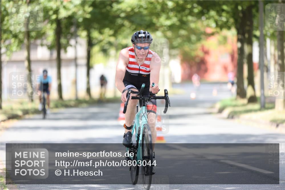11.08.2024 - GEWOBA Citytriathlon Bremen H.Heesch http://msf.ph/oto/6803044 11.08.2024 12:04:50 Laufen  meine-sportfotos.de