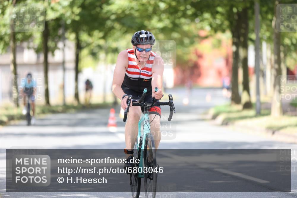 11.08.2024 - GEWOBA Citytriathlon Bremen H.Heesch http://msf.ph/oto/6803046 11.08.2024 12:04:50 Laufen  meine-sportfotos.de