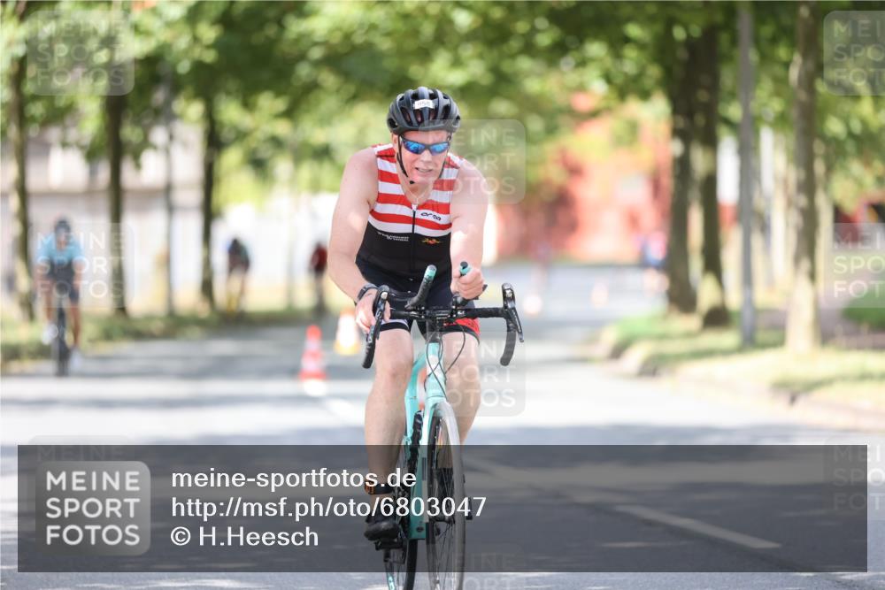 11.08.2024 - GEWOBA Citytriathlon Bremen H.Heesch http://msf.ph/oto/6803047 11.08.2024 12:04:50 Laufen  meine-sportfotos.de