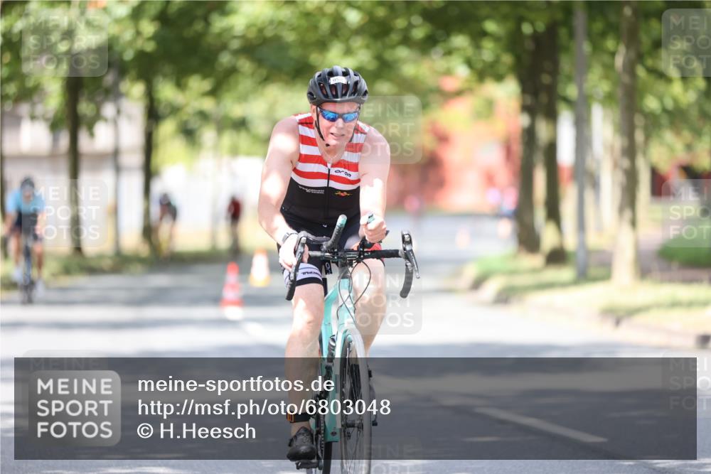 11.08.2024 - GEWOBA Citytriathlon Bremen H.Heesch http://msf.ph/oto/6803048 11.08.2024 12:04:50 Laufen  meine-sportfotos.de