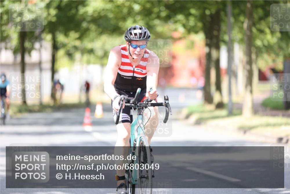 11.08.2024 - GEWOBA Citytriathlon Bremen H.Heesch http://msf.ph/oto/6803049 11.08.2024 12:04:50 Laufen  meine-sportfotos.de