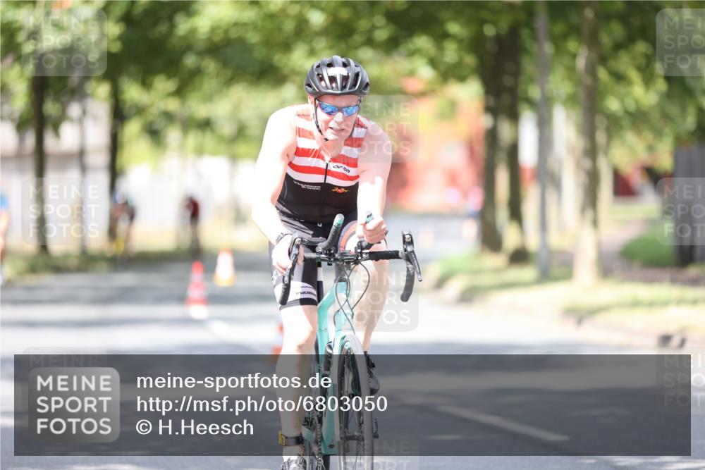 11.08.2024 - GEWOBA Citytriathlon Bremen H.Heesch http://msf.ph/oto/6803050 11.08.2024 12:04:50 Laufen  meine-sportfotos.de