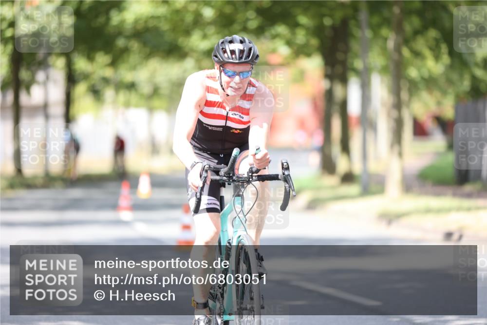 11.08.2024 - GEWOBA Citytriathlon Bremen H.Heesch http://msf.ph/oto/6803051 11.08.2024 12:04:50 Laufen  meine-sportfotos.de