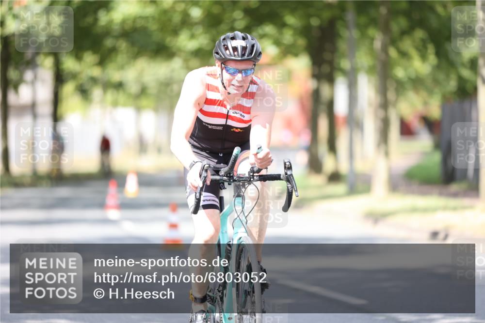 11.08.2024 - GEWOBA Citytriathlon Bremen H.Heesch http://msf.ph/oto/6803052 11.08.2024 12:04:50 Laufen  meine-sportfotos.de