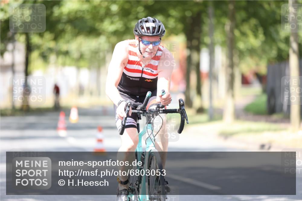 11.08.2024 - GEWOBA Citytriathlon Bremen H.Heesch http://msf.ph/oto/6803053 11.08.2024 12:04:50 Laufen  meine-sportfotos.de