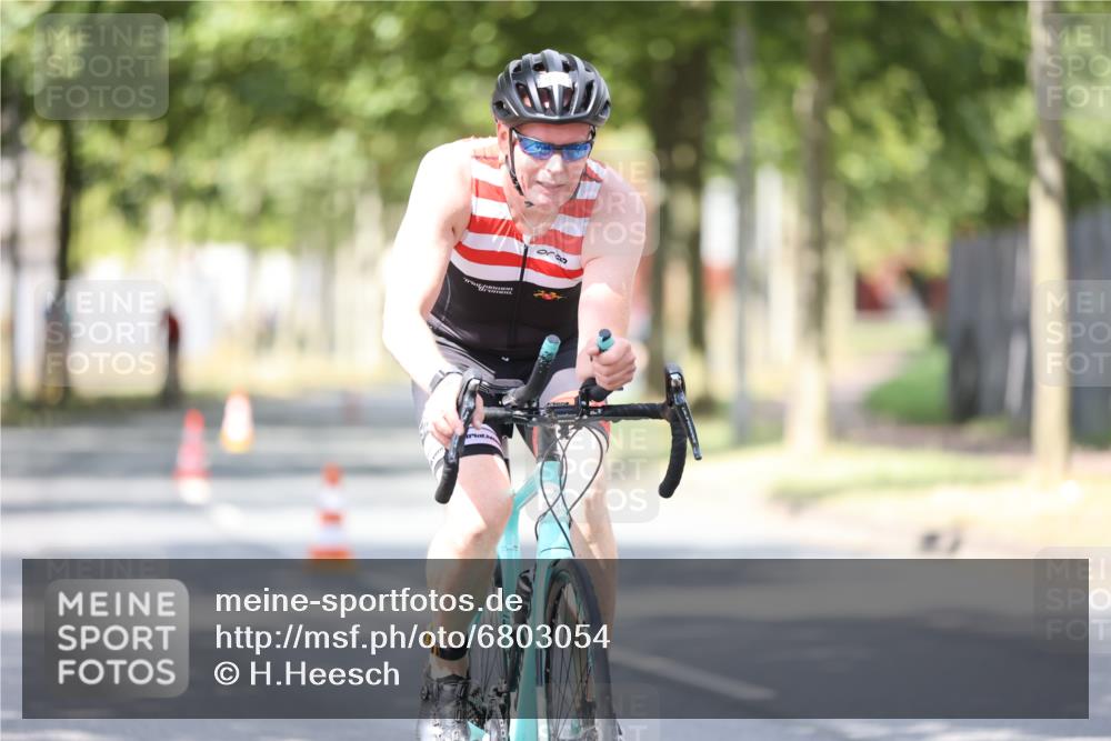 11.08.2024 - GEWOBA Citytriathlon Bremen H.Heesch http://msf.ph/oto/6803054 11.08.2024 12:04:50 Laufen  meine-sportfotos.de