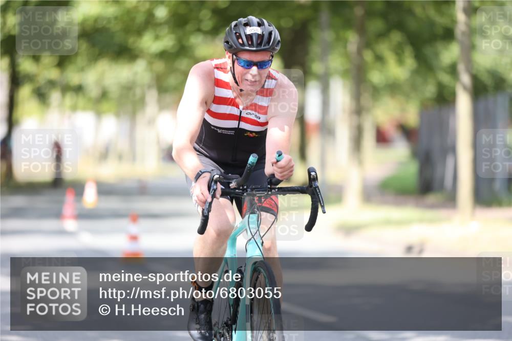 11.08.2024 - GEWOBA Citytriathlon Bremen H.Heesch http://msf.ph/oto/6803055 11.08.2024 12:04:50 Laufen  meine-sportfotos.de