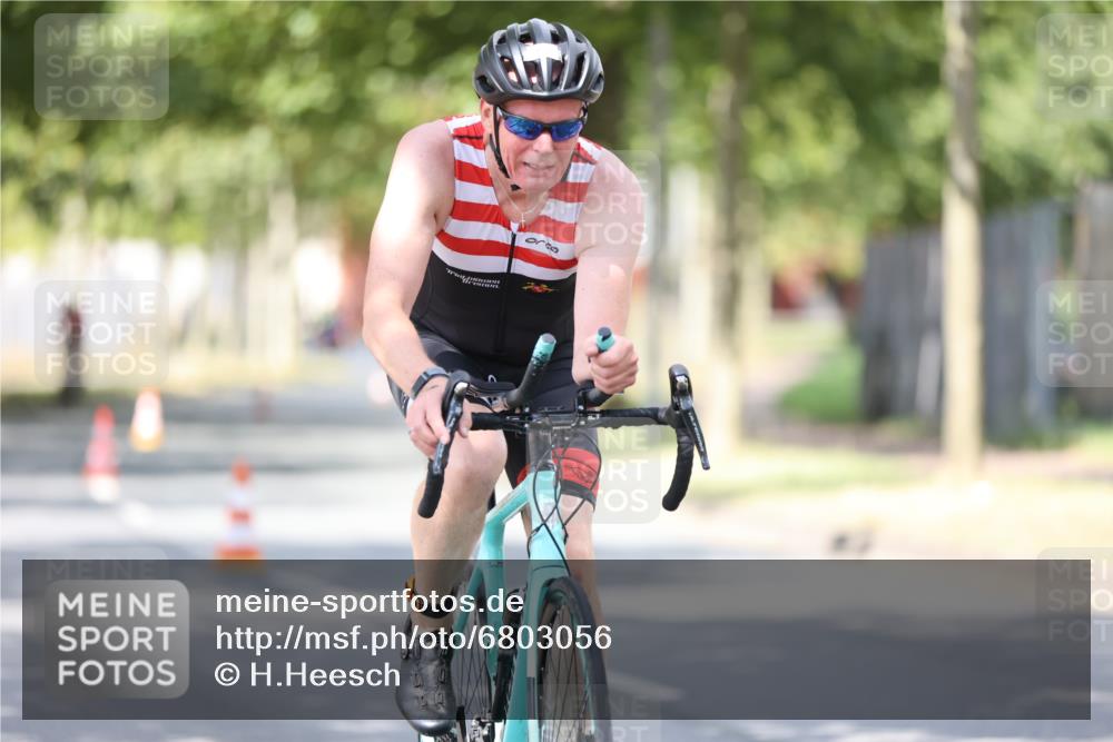 11.08.2024 - GEWOBA Citytriathlon Bremen H.Heesch http://msf.ph/oto/6803056 11.08.2024 12:04:50 Laufen  meine-sportfotos.de