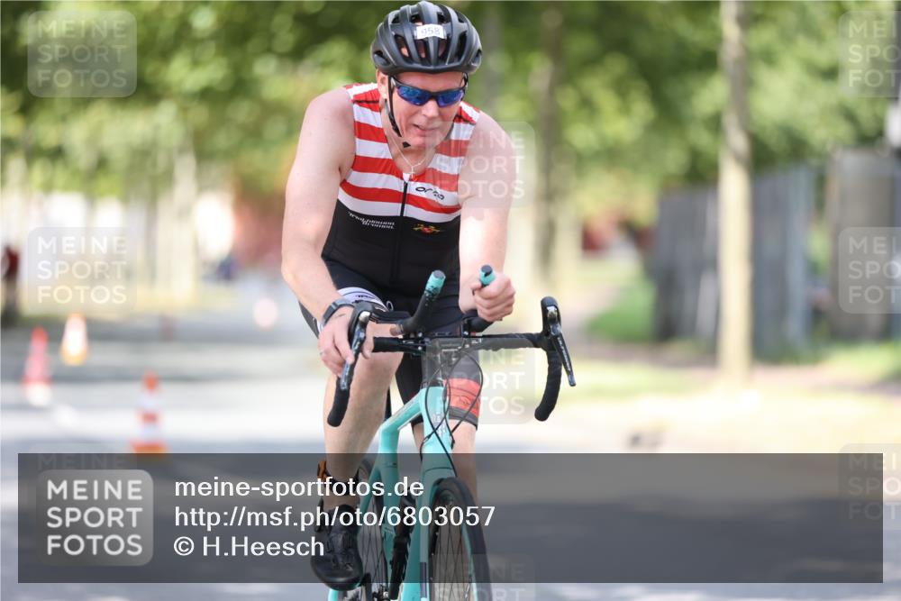 11.08.2024 - GEWOBA Citytriathlon Bremen H.Heesch http://msf.ph/oto/6803057 11.08.2024 12:04:51 Laufen  meine-sportfotos.de
