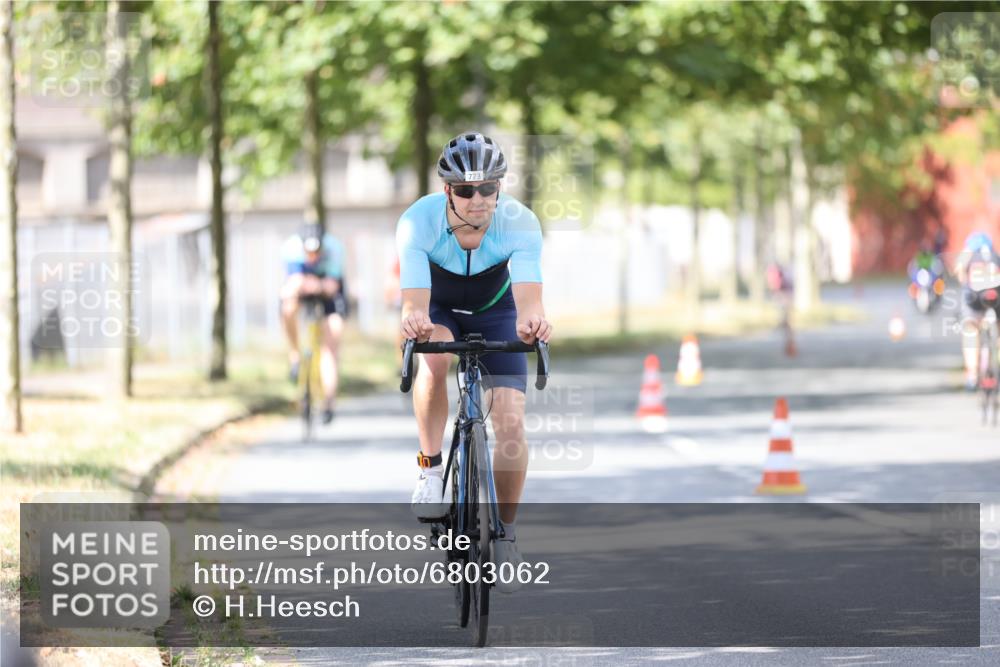11.08.2024 - GEWOBA Citytriathlon Bremen H.Heesch http://msf.ph/oto/6803062 11.08.2024 12:04:53 Laufen  meine-sportfotos.de