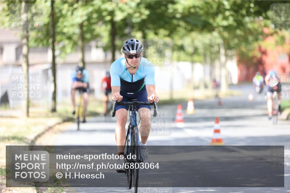 11.08.2024 - GEWOBA Citytriathlon Bremen H.Heesch http://msf.ph/oto/6803064 11.08.2024 12:04:53 Laufen  meine-sportfotos.de