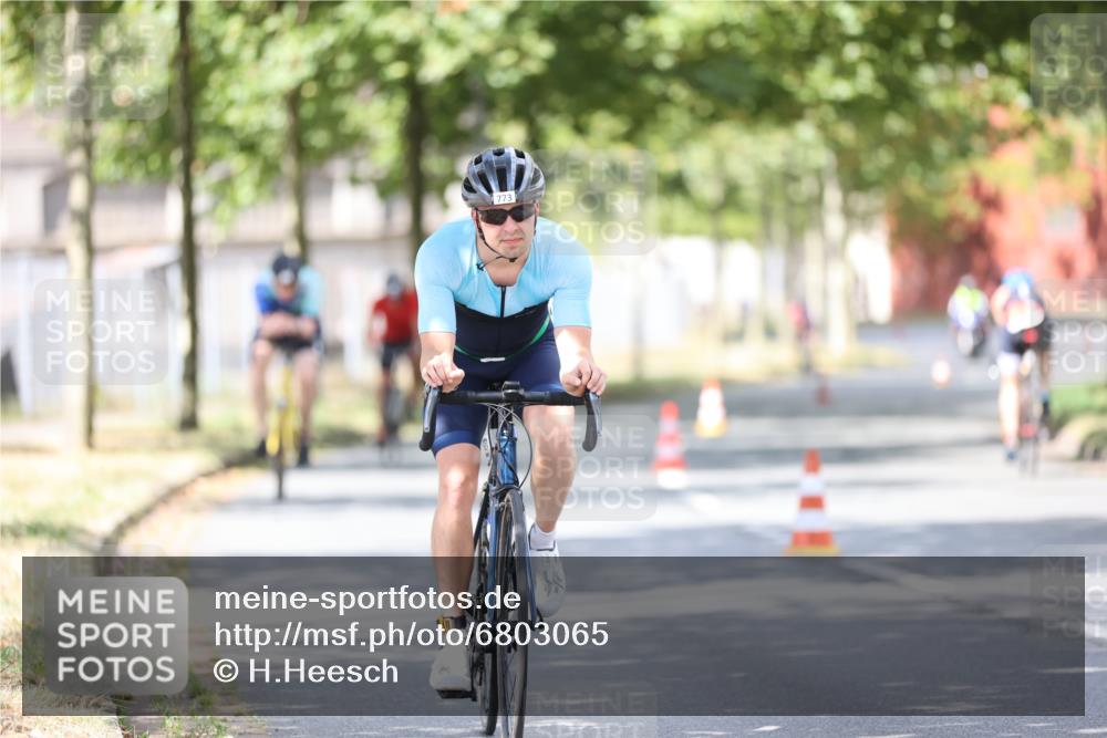 11.08.2024 - GEWOBA Citytriathlon Bremen H.Heesch http://msf.ph/oto/6803065 11.08.2024 12:04:53 Laufen  meine-sportfotos.de