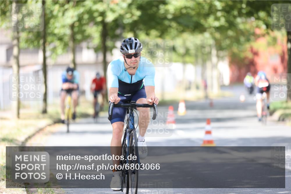 11.08.2024 - GEWOBA Citytriathlon Bremen H.Heesch http://msf.ph/oto/6803066 11.08.2024 12:04:54 Laufen  meine-sportfotos.de