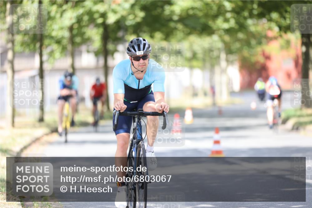 11.08.2024 - GEWOBA Citytriathlon Bremen H.Heesch http://msf.ph/oto/6803067 11.08.2024 12:04:54 Laufen  meine-sportfotos.de