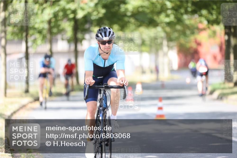 11.08.2024 - GEWOBA Citytriathlon Bremen H.Heesch http://msf.ph/oto/6803068 11.08.2024 12:04:54 Laufen  meine-sportfotos.de