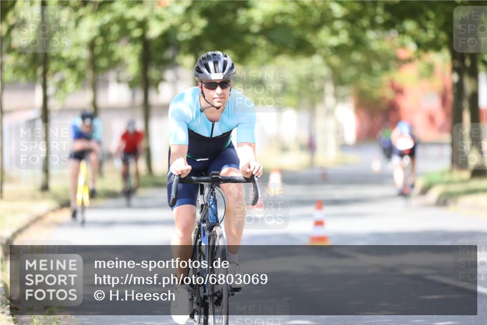 11.08.2024 - GEWOBA Citytriathlon Bremen H.Heesch http://msf.ph/oto/6803069 11.08.2024 12:04:54 Laufen  meine-sportfotos.de