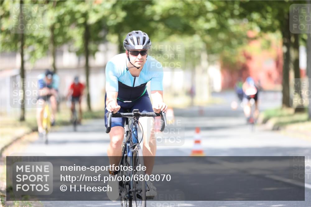 11.08.2024 - GEWOBA Citytriathlon Bremen H.Heesch http://msf.ph/oto/6803070 11.08.2024 12:04:54 Laufen  meine-sportfotos.de