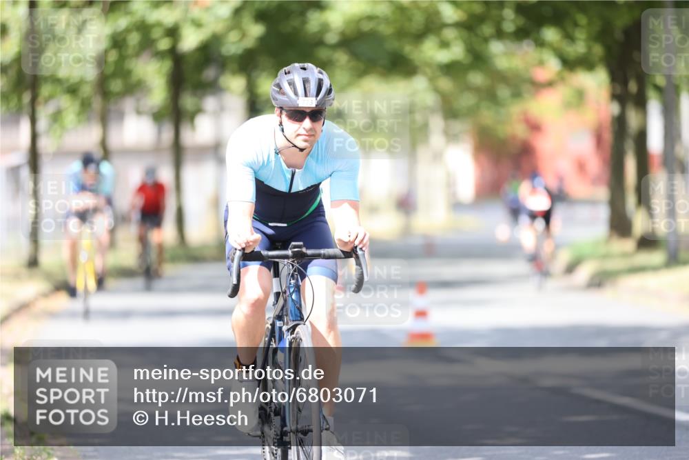 11.08.2024 - GEWOBA Citytriathlon Bremen H.Heesch http://msf.ph/oto/6803071 11.08.2024 12:04:54 Laufen  meine-sportfotos.de