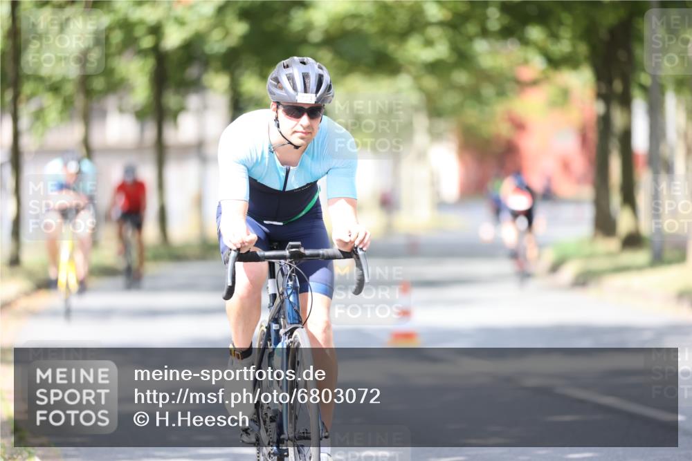11.08.2024 - GEWOBA Citytriathlon Bremen H.Heesch http://msf.ph/oto/6803072 11.08.2024 12:04:54 Laufen  meine-sportfotos.de