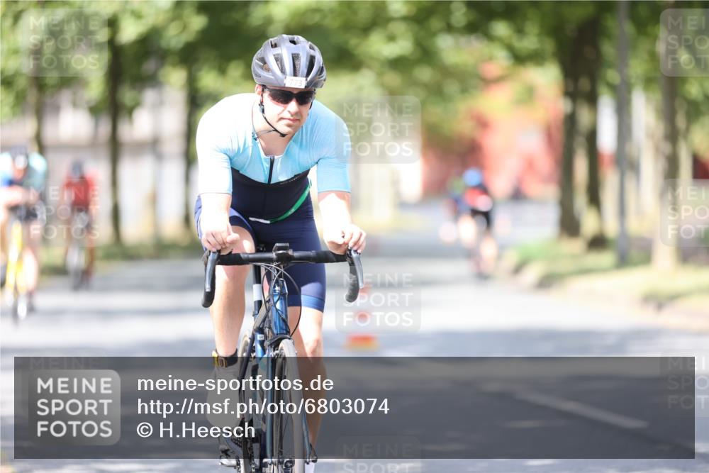 11.08.2024 - GEWOBA Citytriathlon Bremen H.Heesch http://msf.ph/oto/6803074 11.08.2024 12:04:54 Laufen  meine-sportfotos.de