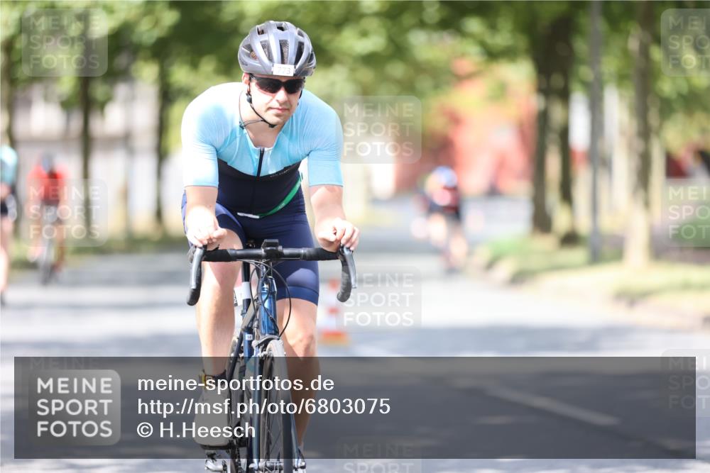 11.08.2024 - GEWOBA Citytriathlon Bremen H.Heesch http://msf.ph/oto/6803075 11.08.2024 12:04:54 Laufen  meine-sportfotos.de