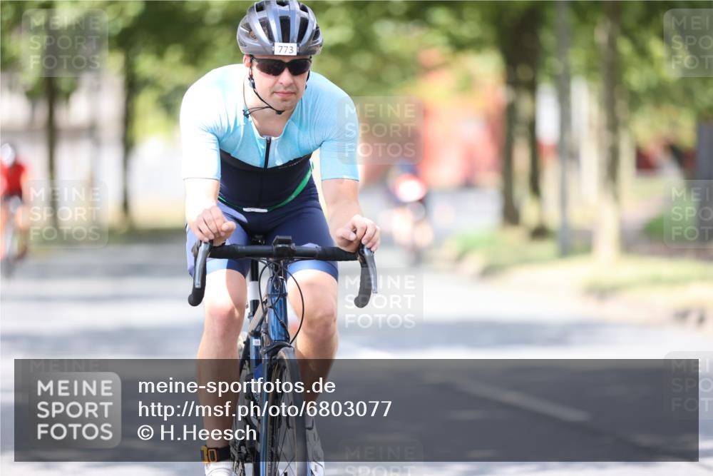 11.08.2024 - GEWOBA Citytriathlon Bremen H.Heesch http://msf.ph/oto/6803077 11.08.2024 12:04:54 Laufen  meine-sportfotos.de