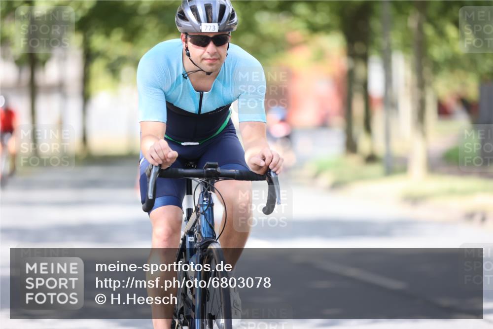 11.08.2024 - GEWOBA Citytriathlon Bremen H.Heesch http://msf.ph/oto/6803078 11.08.2024 12:04:54 Laufen  meine-sportfotos.de