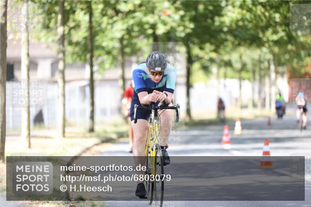 11.08.2024 - GEWOBA Citytriathlon Bremen H.Heesch http://msf.ph/oto/6803079 11.08.2024 12:04:56 Laufen  meine-sportfotos.de