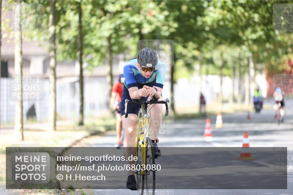 11.08.2024 - GEWOBA Citytriathlon Bremen H.Heesch http://msf.ph/oto/6803080 11.08.2024 12:04:56 Laufen  meine-sportfotos.de