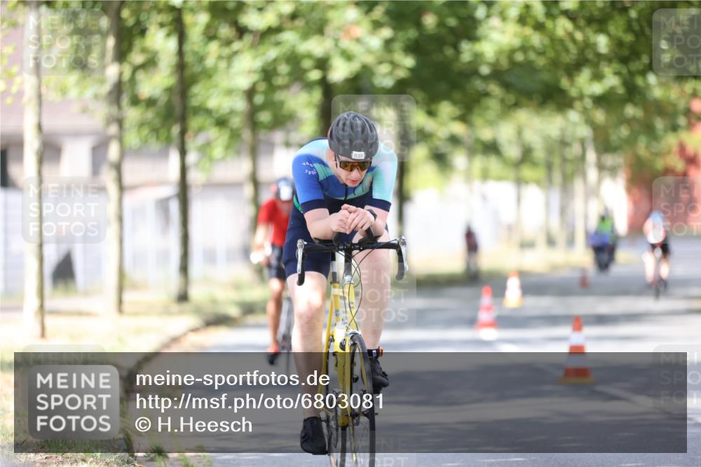 11.08.2024 - GEWOBA Citytriathlon Bremen H.Heesch http://msf.ph/oto/6803081 11.08.2024 12:04:56 Laufen  meine-sportfotos.de