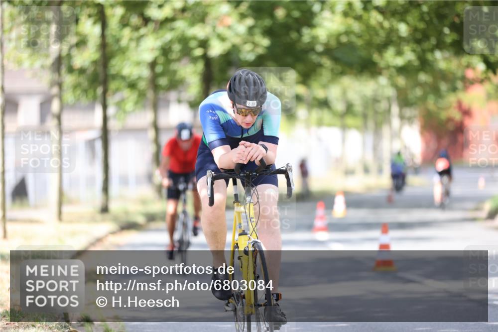 11.08.2024 - GEWOBA Citytriathlon Bremen H.Heesch http://msf.ph/oto/6803084 11.08.2024 12:04:56 Laufen  meine-sportfotos.de