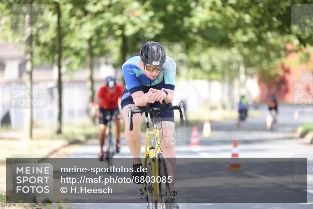 11.08.2024 - GEWOBA Citytriathlon Bremen H.Heesch http://msf.ph/oto/6803085 11.08.2024 12:04:56 Laufen  meine-sportfotos.de