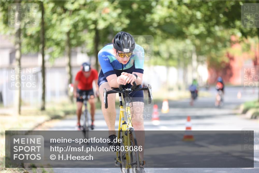 11.08.2024 - GEWOBA Citytriathlon Bremen H.Heesch http://msf.ph/oto/6803086 11.08.2024 12:04:56 Laufen  meine-sportfotos.de