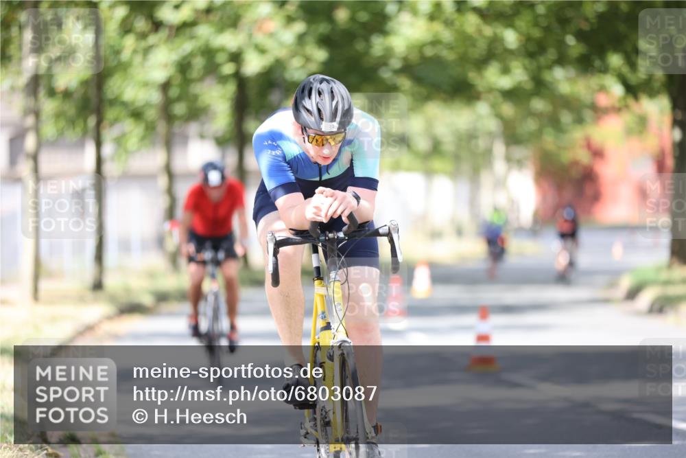 11.08.2024 - GEWOBA Citytriathlon Bremen H.Heesch http://msf.ph/oto/6803087 11.08.2024 12:04:56 Laufen  meine-sportfotos.de